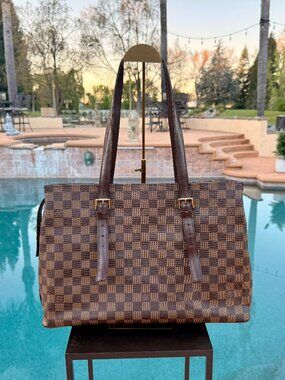 Louis Vuitton Shoulder bag w/ Gold Hardware Damier Ebene